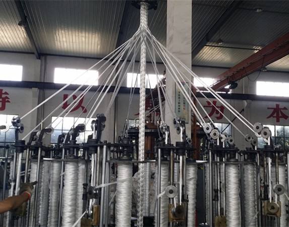 เครื่องกดไฮดรอลิก 35 ตัน 70 Mpa สำหรับบีบอัดอุปกรณ์สนามเด็กเล่น 4