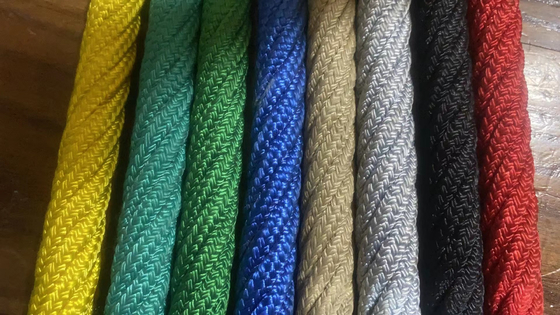 เชือกสนามเด็กเล่นผสมโพลีเอสเตอร์ขนาด 16 มม. สีที่กำหนดเองสำหรับตาข่ายเชือกปีนเขา