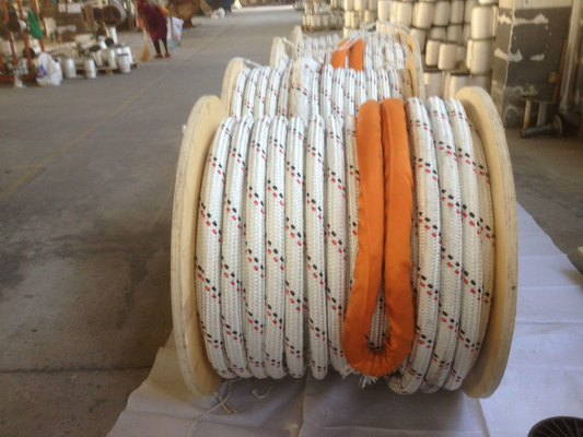 โพลีเอสเตอร์ที่ผสมผสานสองครั้ง ครอบคลุม 12 สาย UHMWPE สาย 32mmx220m สําหรับวิศวกรรมเรือ